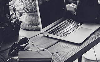 熊猫TV-日本体操队在巴黎奥运会表现出色，获得多枚奖牌，日本体操冠军落地