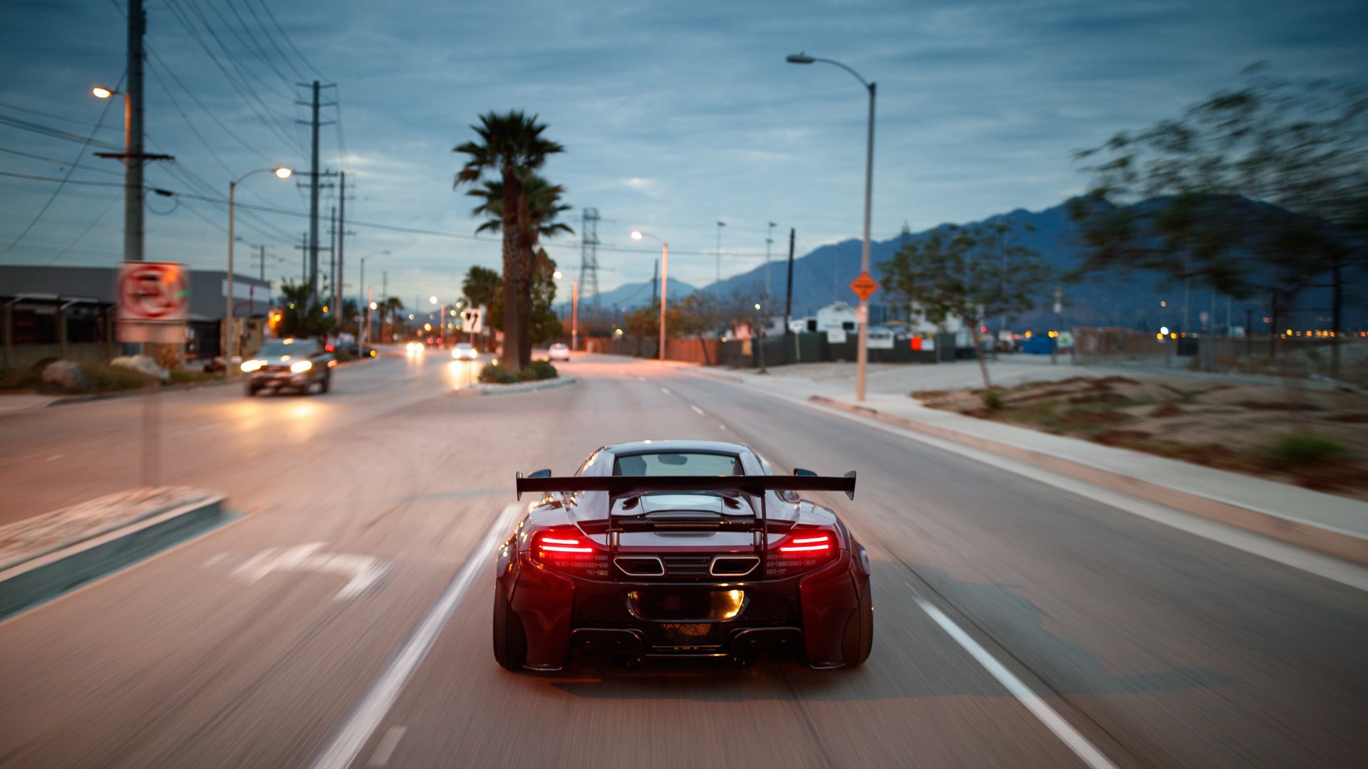 熊猫体育下载-2025中国足球产业峰会即将举行，行业大咖云集，中国足球产业白皮书