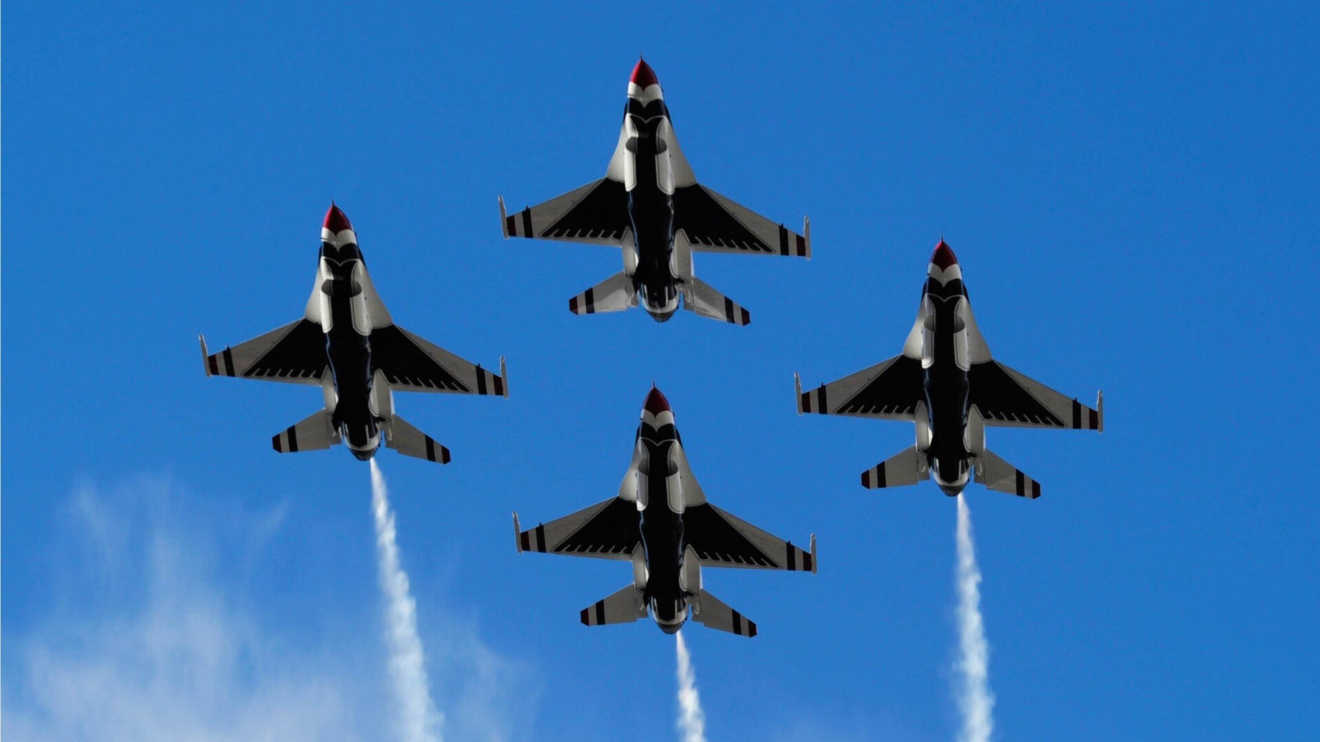 熊猫体育平台-“季后赛资格逐步明朗，焦点战役带你直击现场”