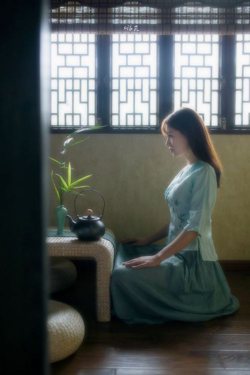 线上线下相结合:打造全民电竞的多元空间,电竞线下和线上的区别